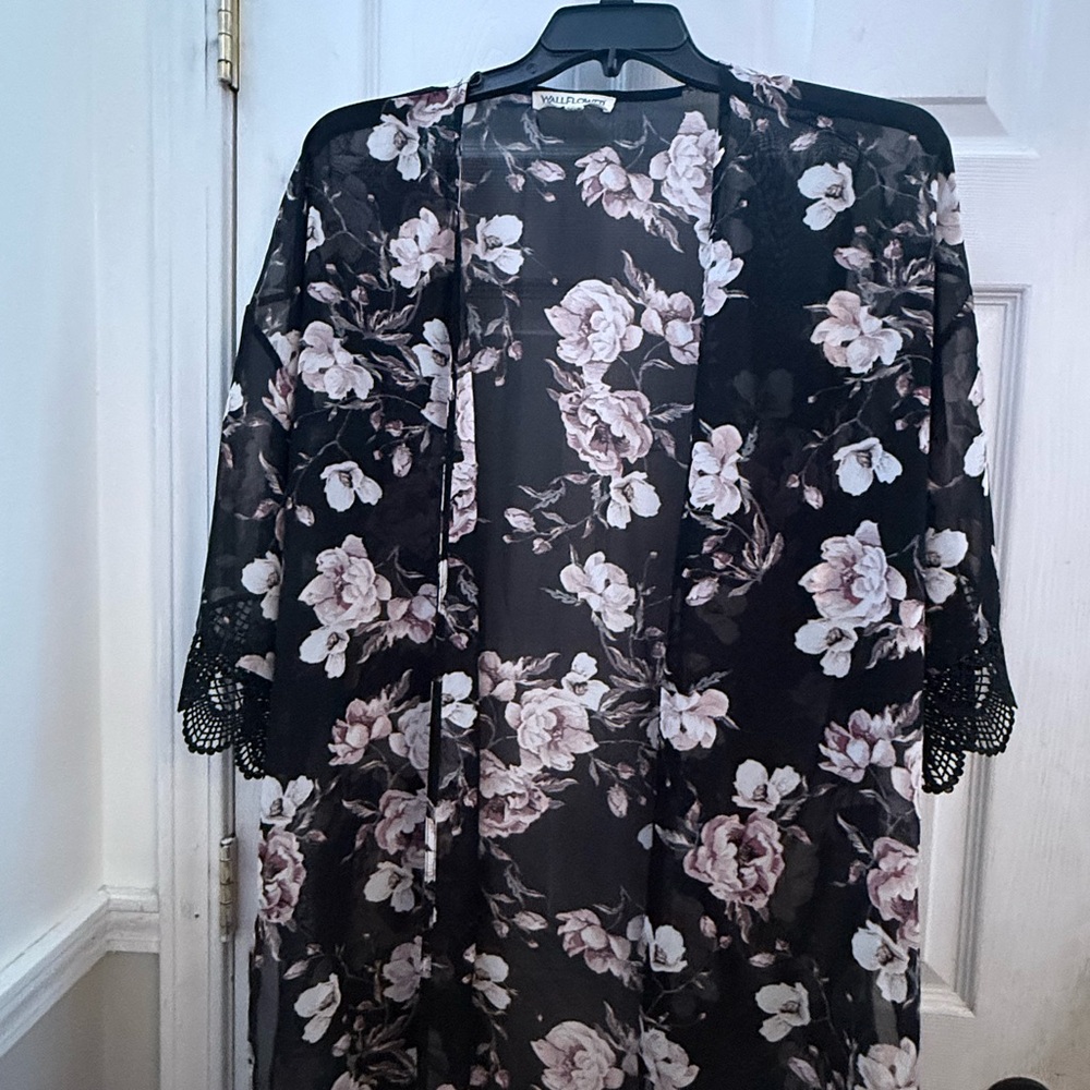 Wallflower Black Floral Lace Kimono Robe